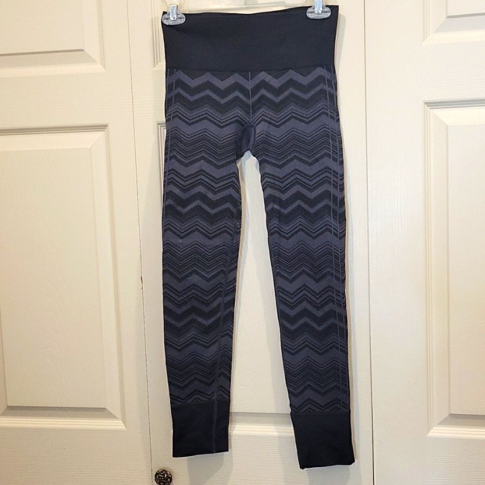 Lululemon Black and Gray Compression Leggings Size 4